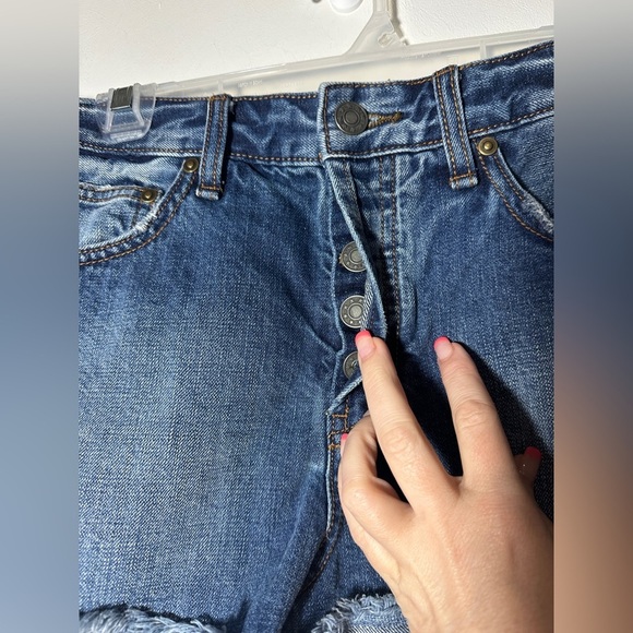 Free People High-Rise Button Fly Cute-off Jean Shorts Raw Hem Size 29 - Picture 2 of 6
